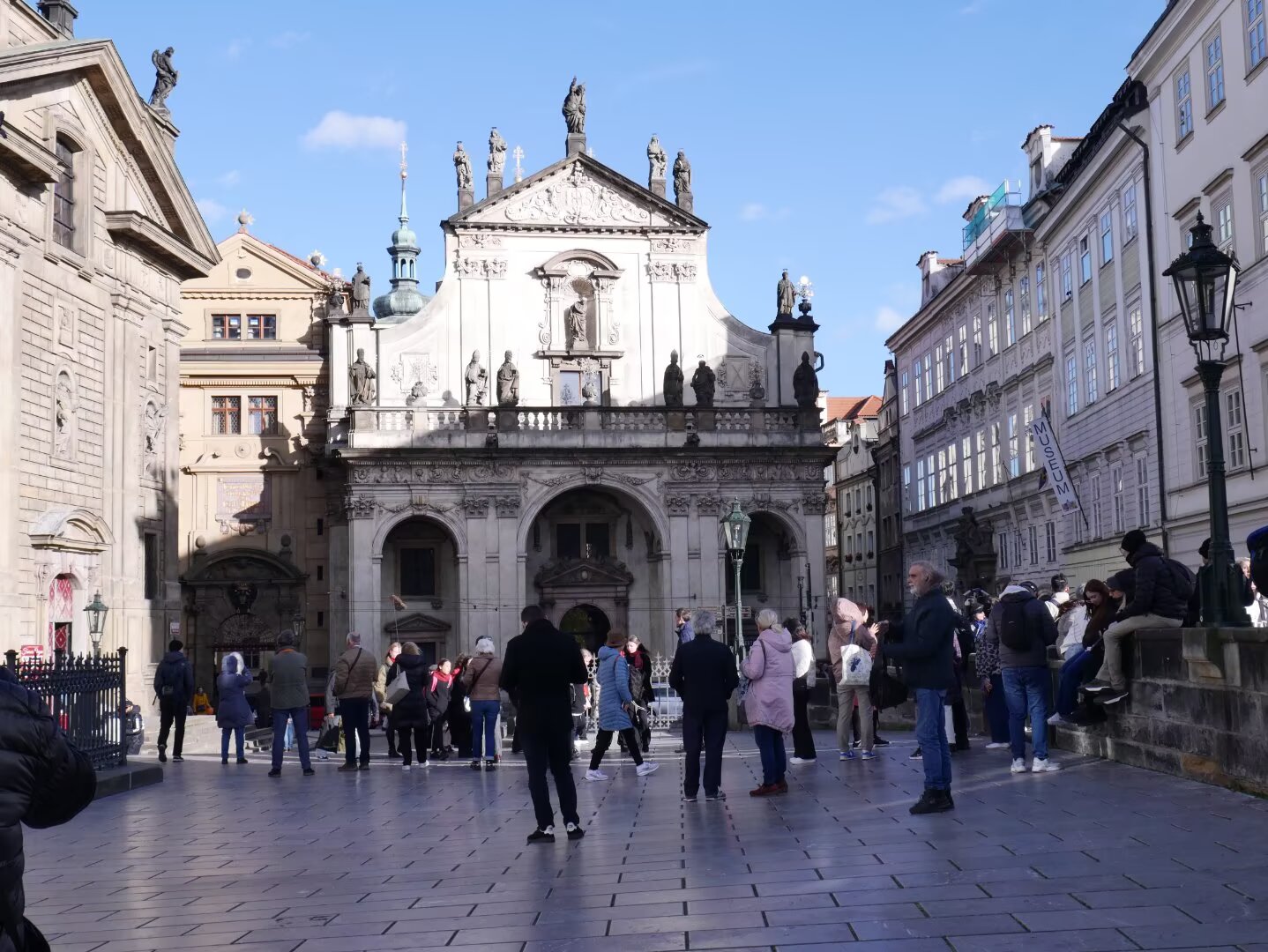 布拉格：隐于市井的历史切片